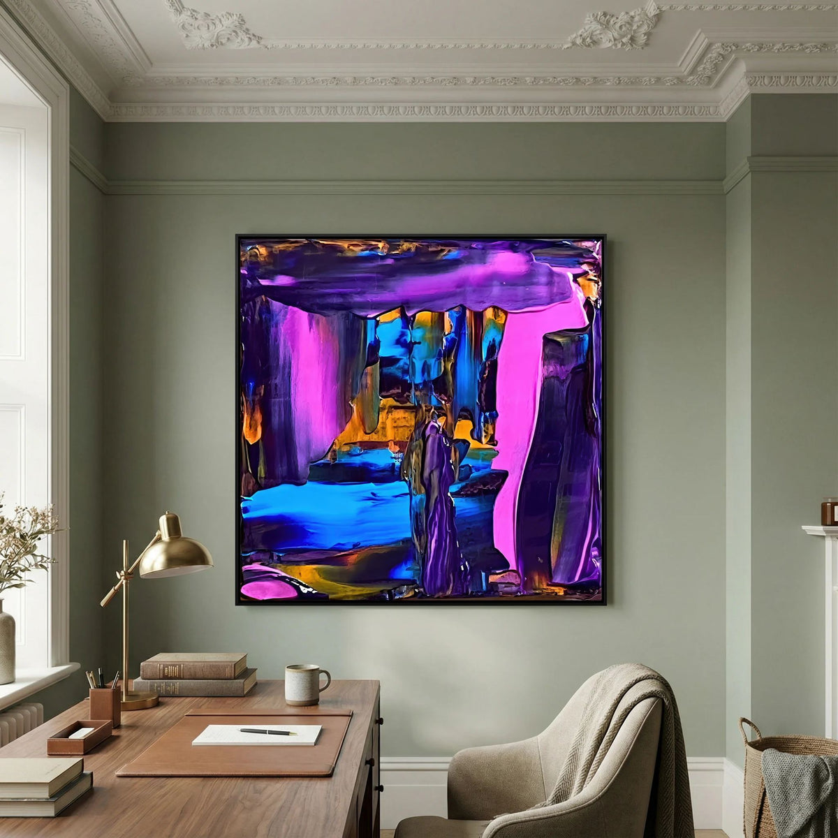Paars en blauw abstract werk Coming out of Hiding van Tim Hupkes in een zwarte lijst aan een saliegroene muur boven een bureau met een messing lamp