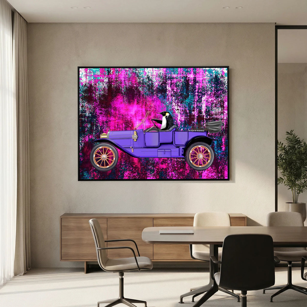 Going for a Spin (fuchsia) van Tim Hupkes in een zwarte lijst boven een houten dressoir naast een tafel met stoelen
