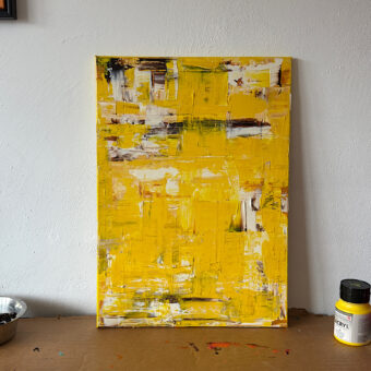 Schilderij Yellow I, 50 x 70 cm acryl op canvas. Geel met Napels zachtgeel, burnt omber en lichtbruin. (2)